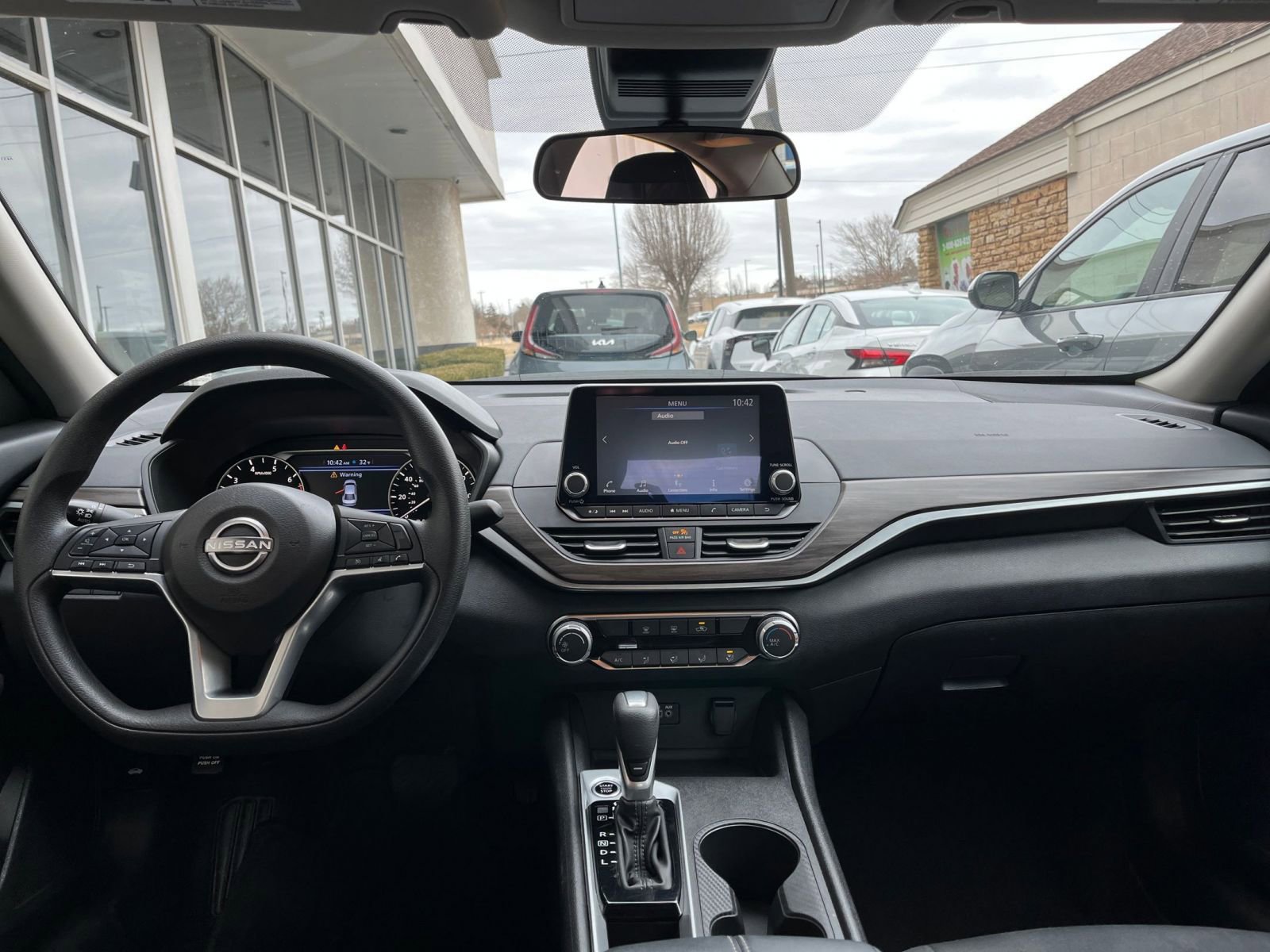 Used 2025 Nissan Altima 2.5 SV image 33