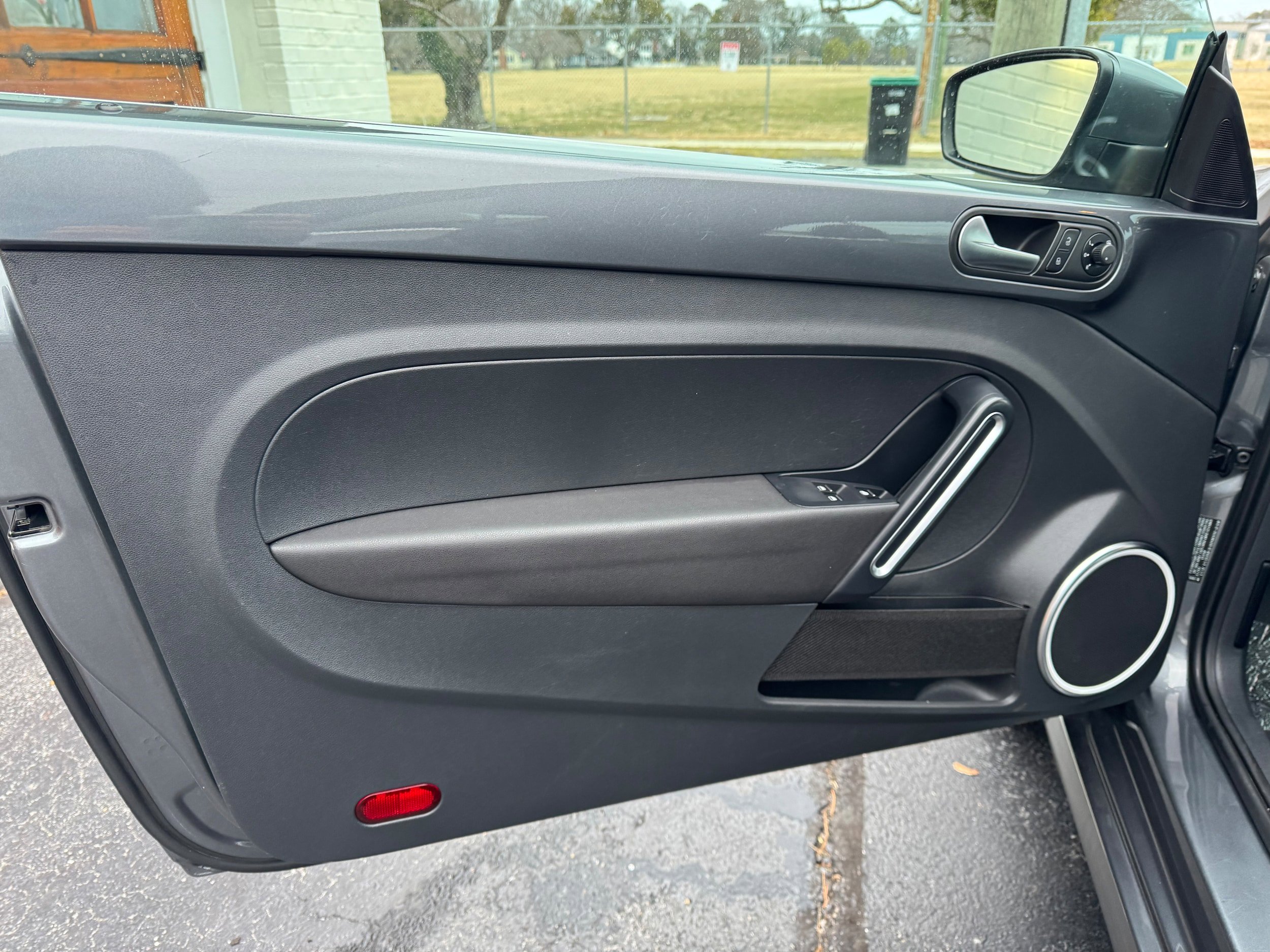 Used 2013 Volkswagen Beetle 2.5 image 7