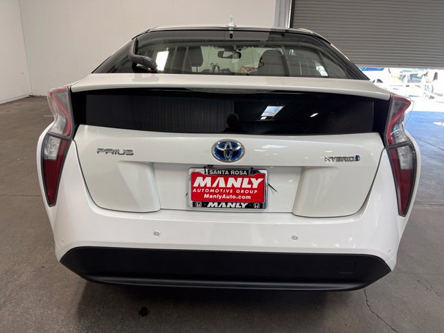 Used 2017 Toyota Prius Four FWD image 4
