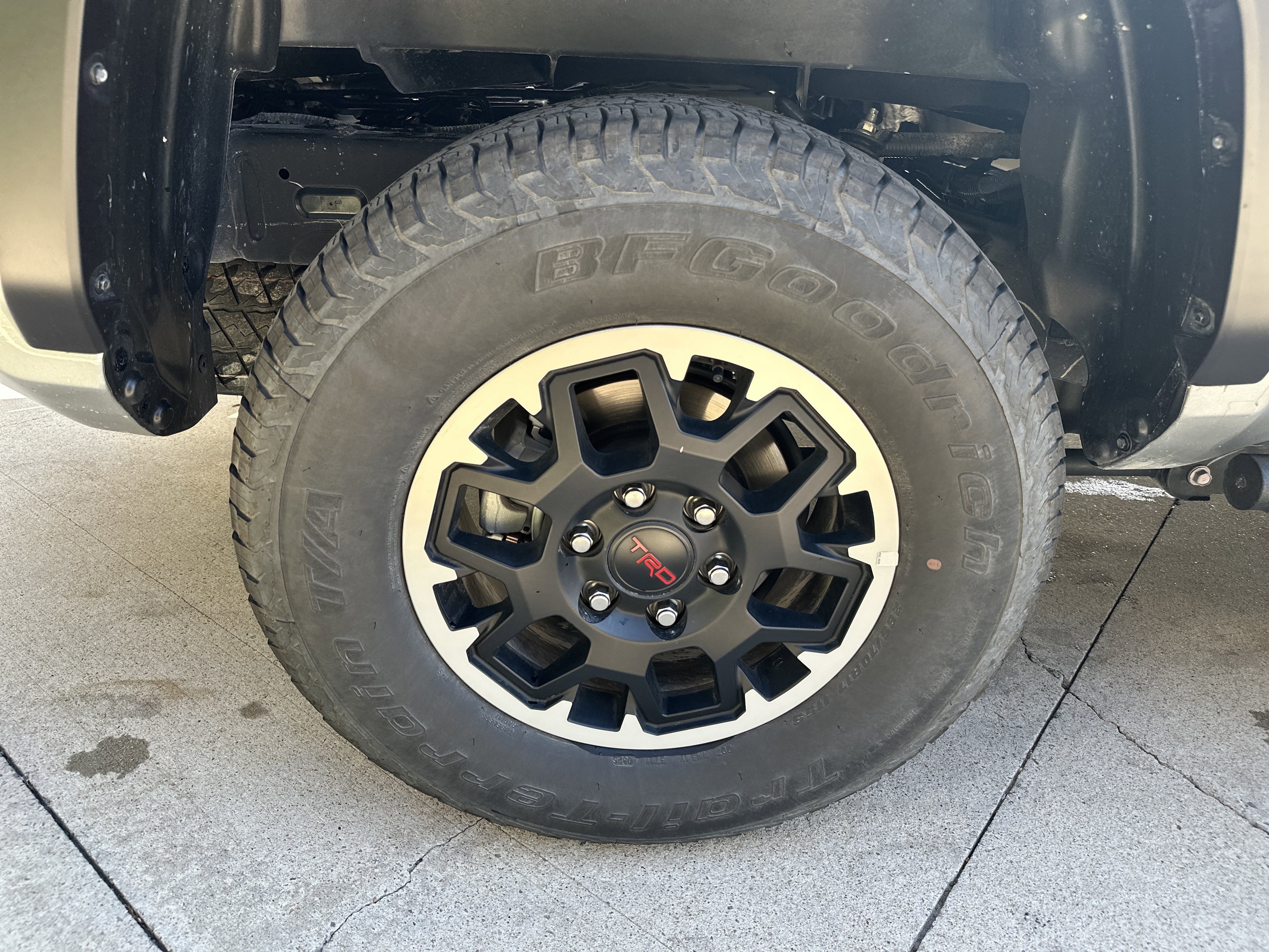 Used 2025 Toyota Tacoma TRD Off-Road AWD/4WD image 32