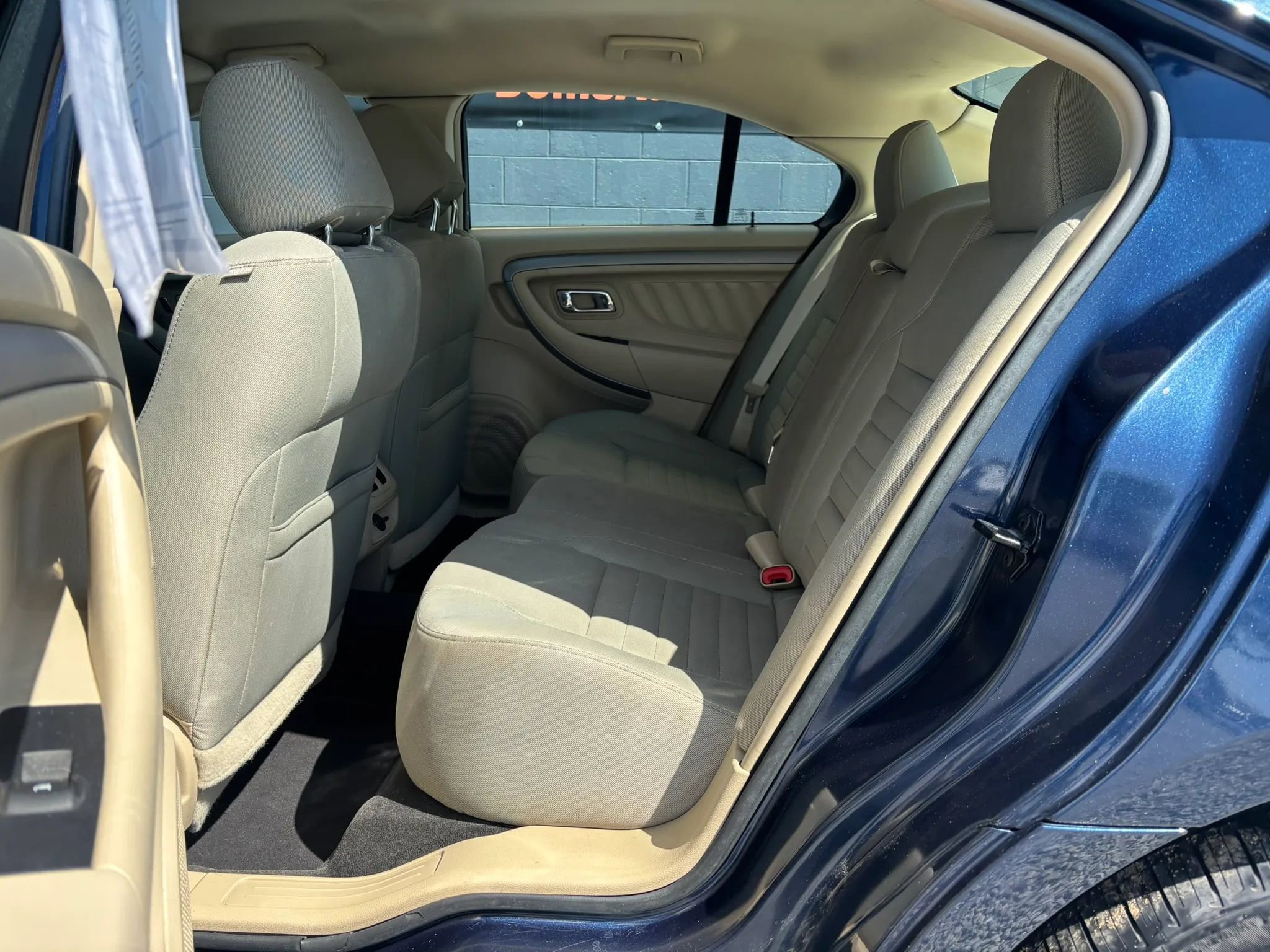 Used 2016 Ford Taurus SE FWD image 18