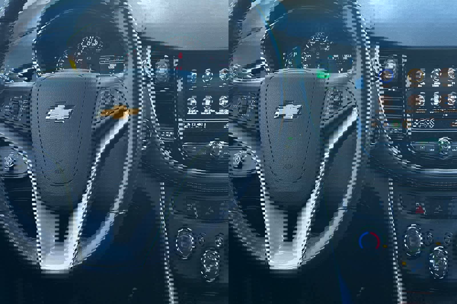 Used 2020 Chevrolet Trax LT w/ LT Convenience Package image 14