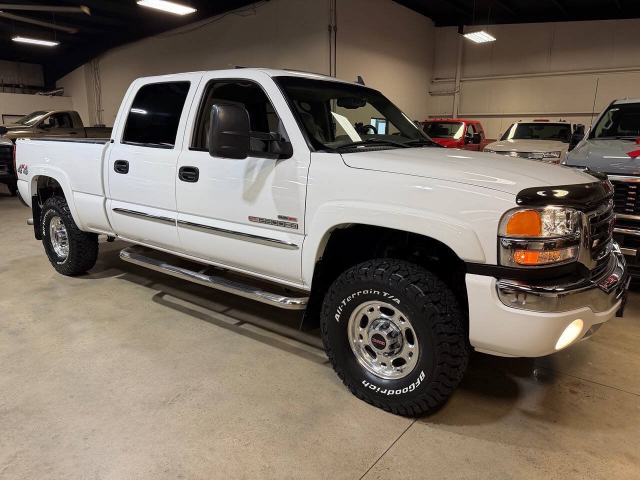 Used 2006 GMC Sierra 2500 SLT w/ Heavy-Duty Power Package AWD/4WD image 1