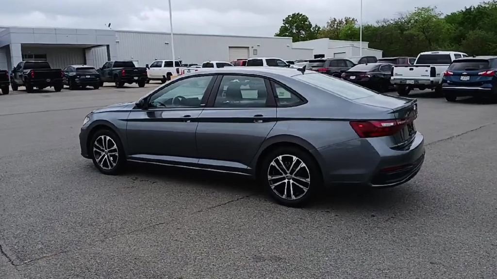 Used 2025 Volkswagen Jetta Sport image 6