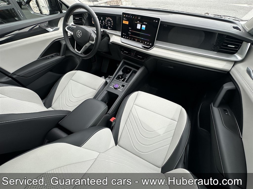 Used 2025 Volkswagen Tiguan SE AWD/4WD image 37