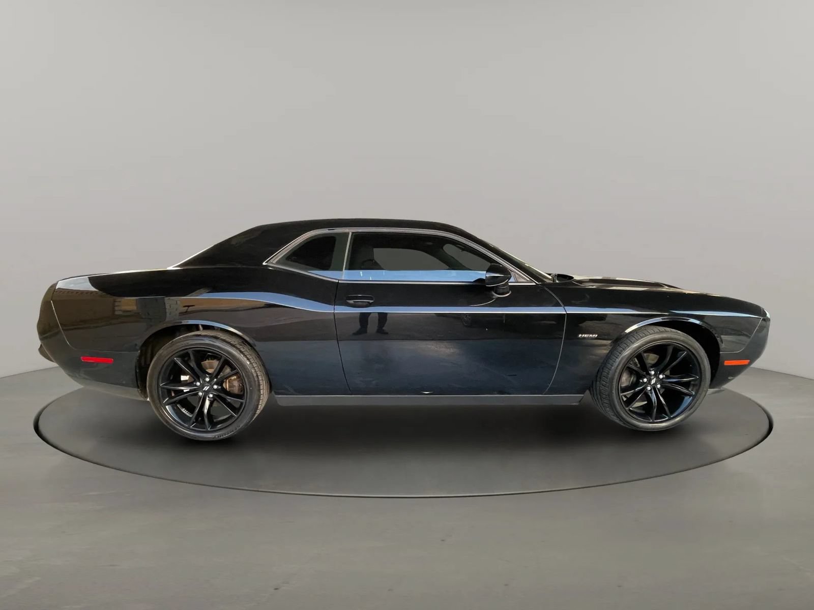 Used 2018 Dodge Challenger R/T w/ Blacktop Package RWD image 9