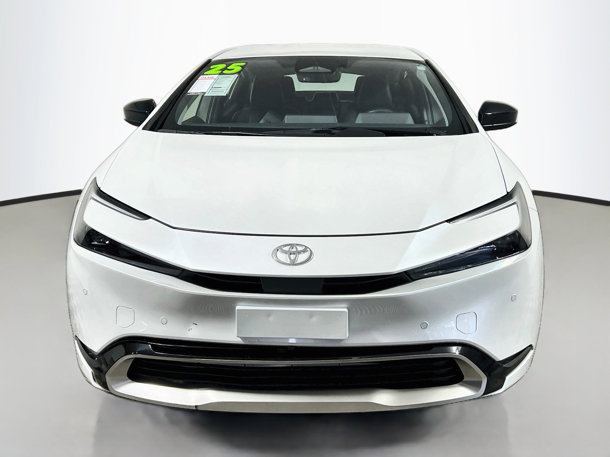 Used 2025 Toyota Prius Plug-In Hybrid FWD image 10