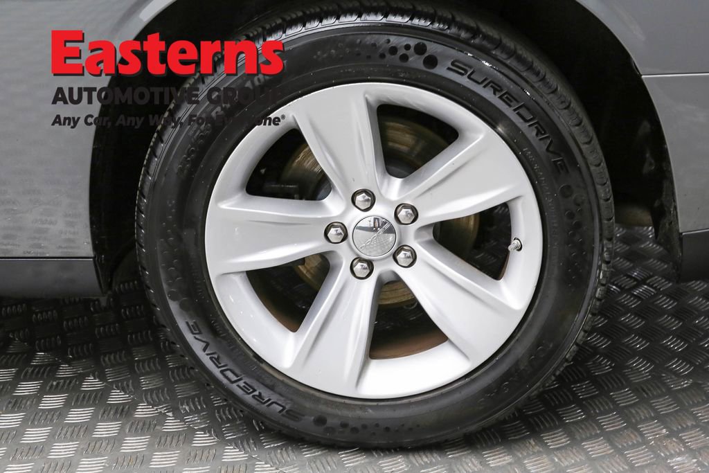 Used 2023 Dodge Challenger SXT image 8