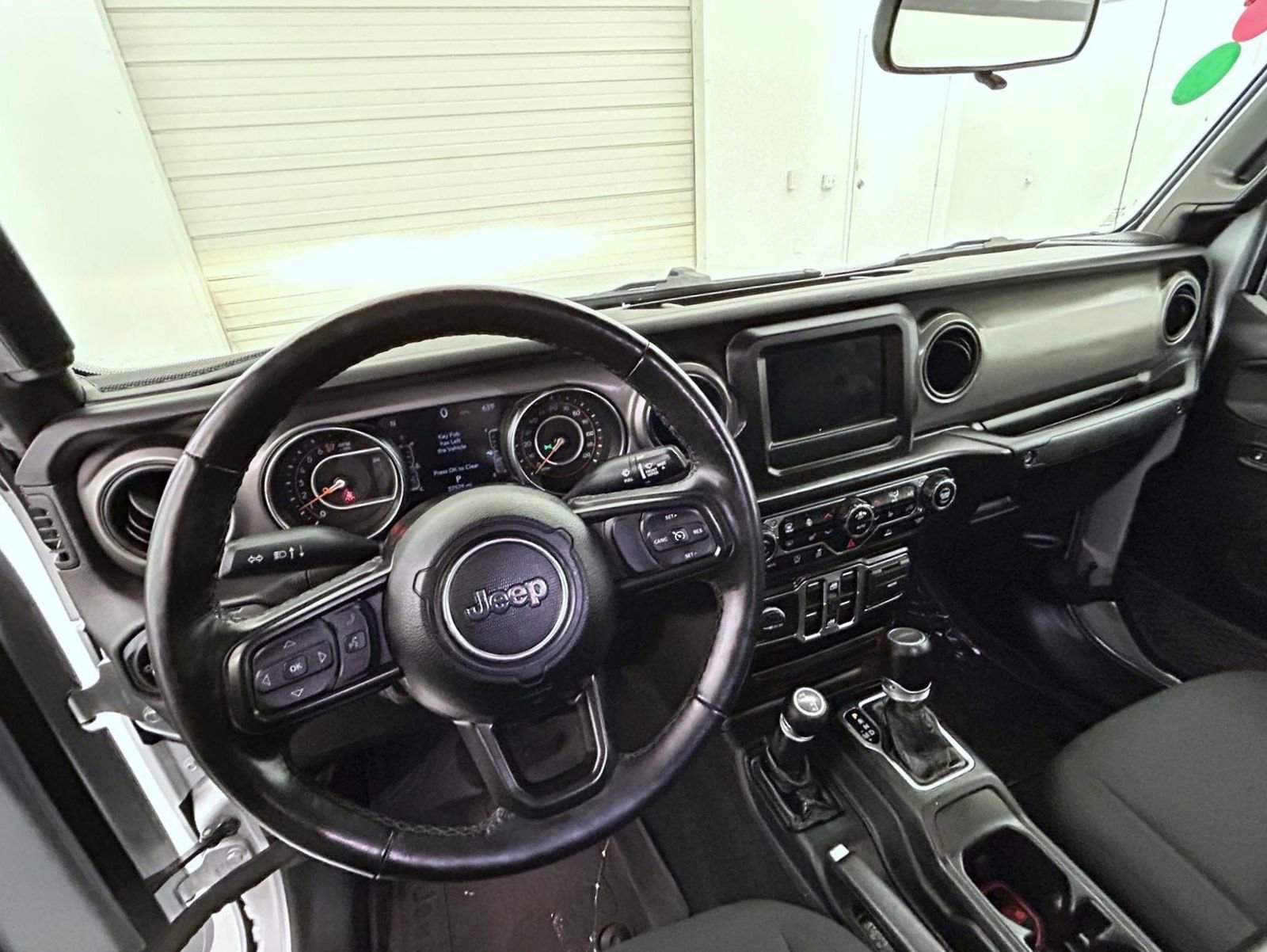 Used 2022 Jeep Gladiator Willys image 13