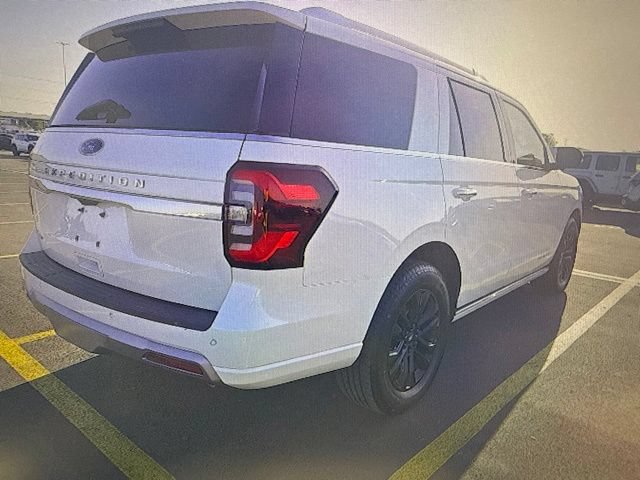 Used 2022 Ford Expedition Platinum RWD image 2