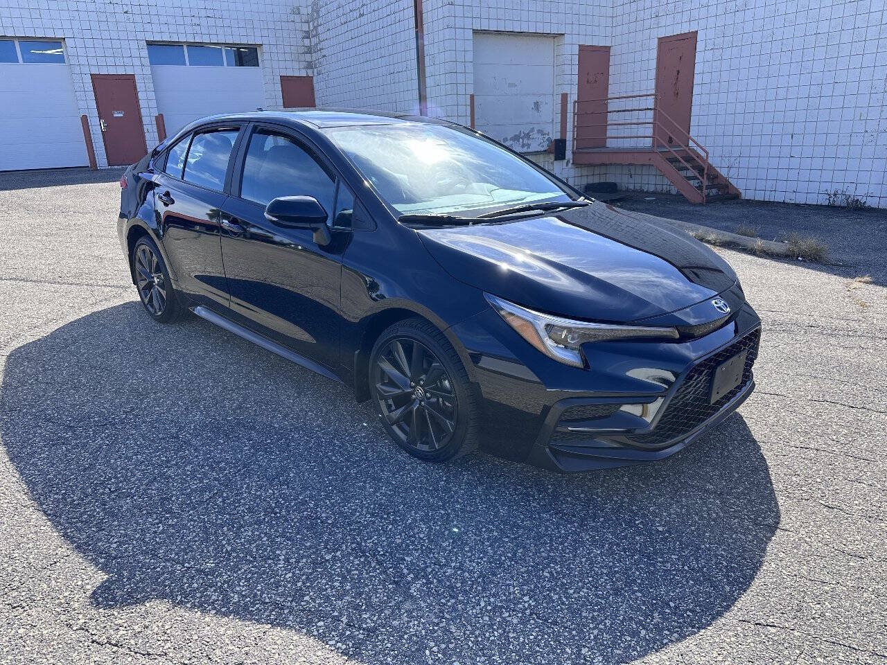 Used 2023 Toyota Corolla SE FWD image 2