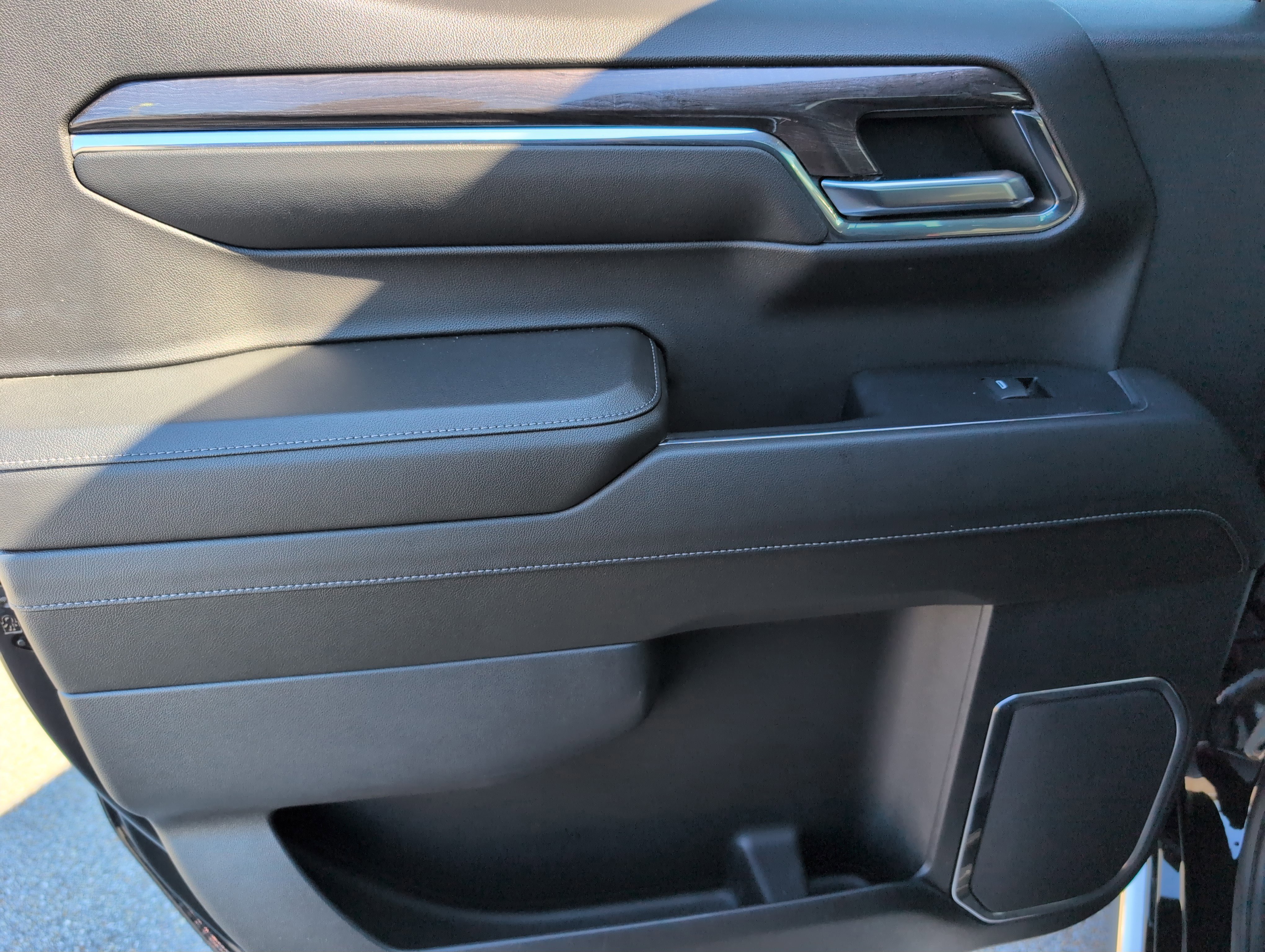 Used 2024 Chevrolet Silverado 1500 LTZ w/ LTZ Convenience Package II image 33