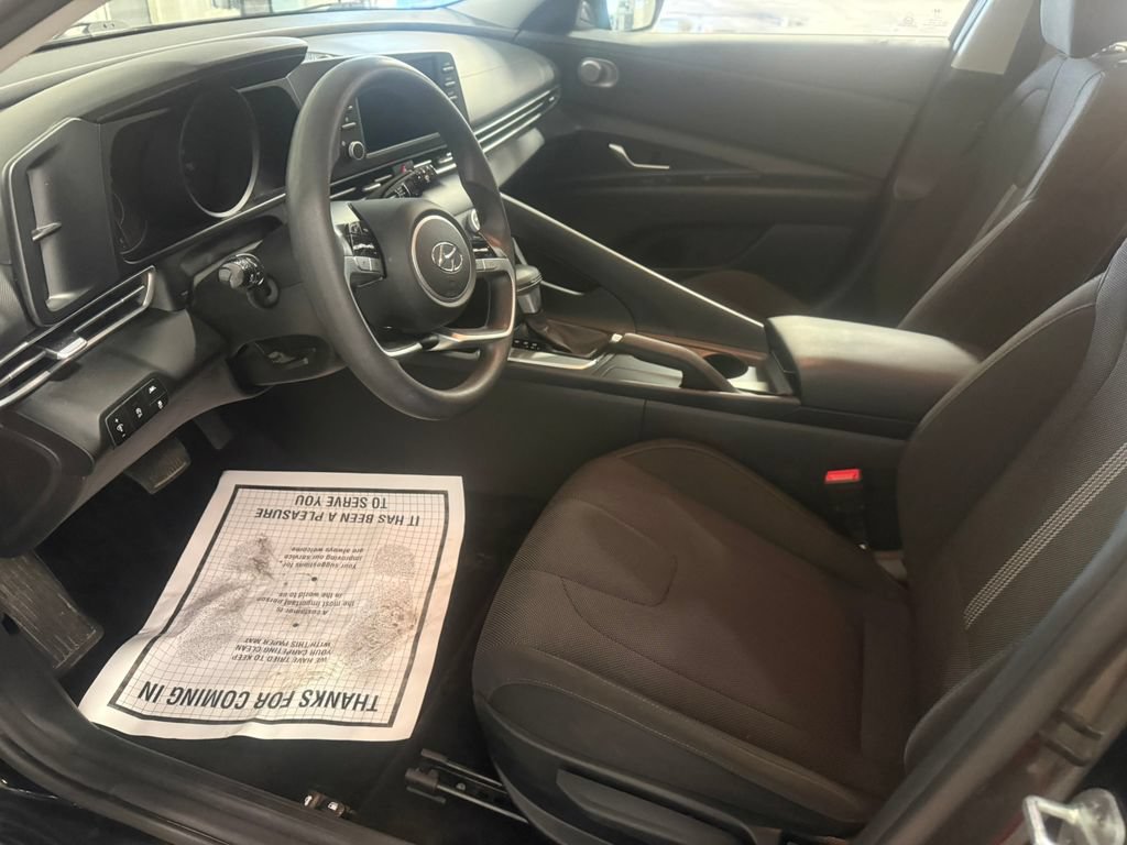 Used 2022 Hyundai Elantra SE FWD image 20