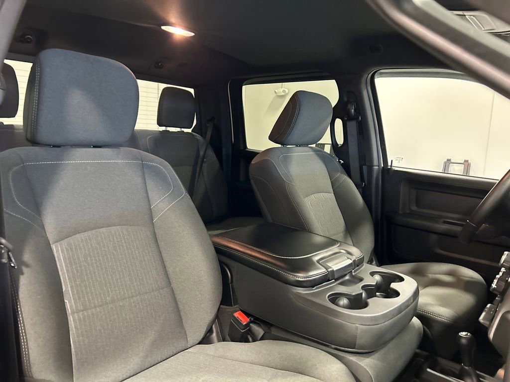 Used 2024 RAM 3500 Tradesman w/ Chrome Appearance Group image 32