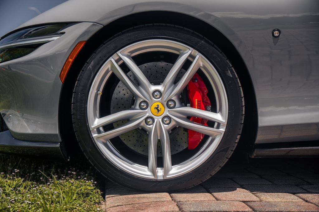Used 2022 Ferrari Roma RWD image 17
