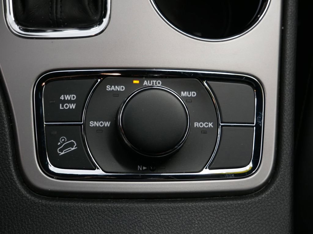 Certified 2022 Jeep Grand Cherokee Laredo X image 38