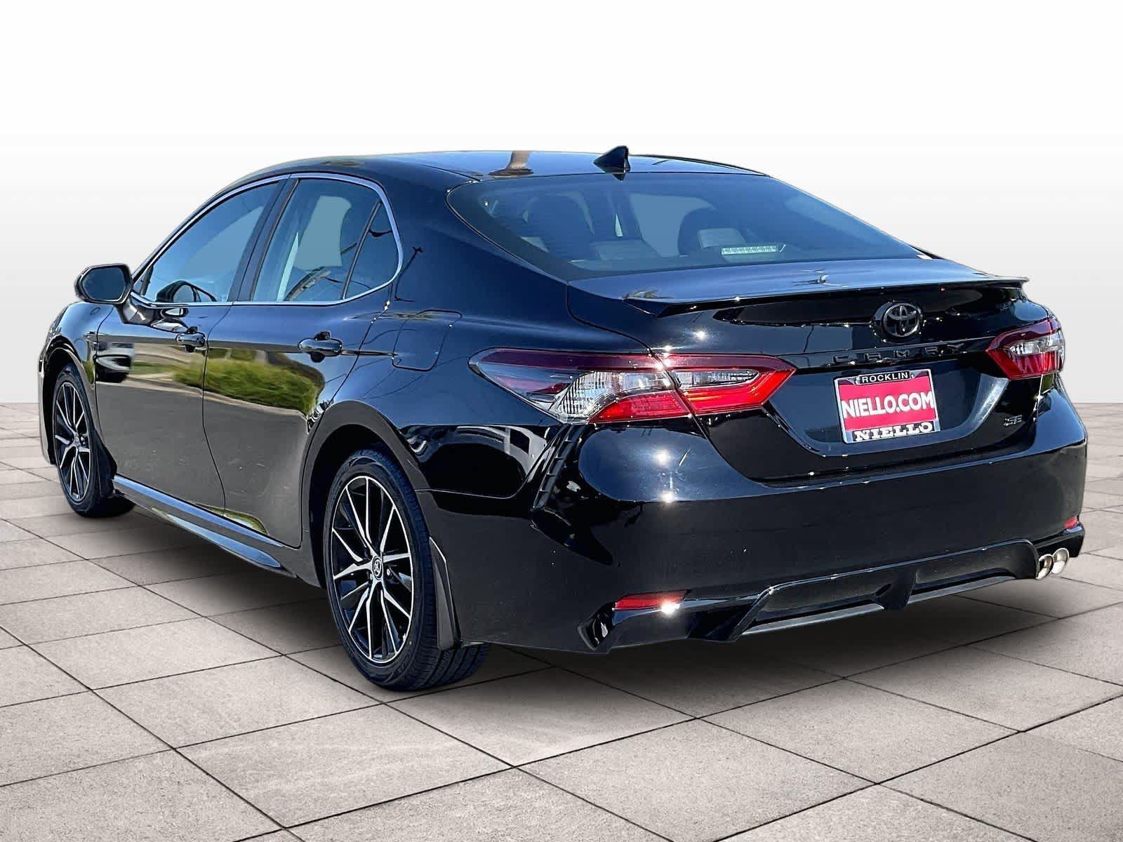 Used 2024 Toyota Camry SE FWD image 12