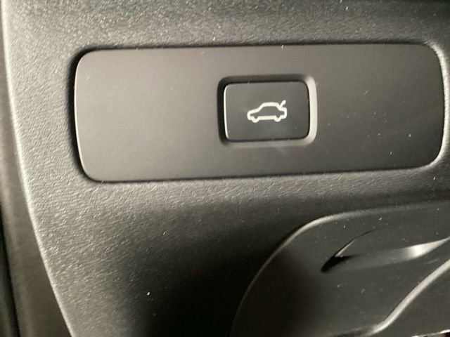 New 2026 Volvo XC90 B6 Plus w/ Protection Package Premier image 19