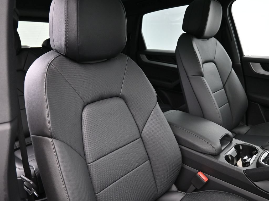 Certified 2026 Porsche Cayenne E-Hybrid AWD/4WD image 19