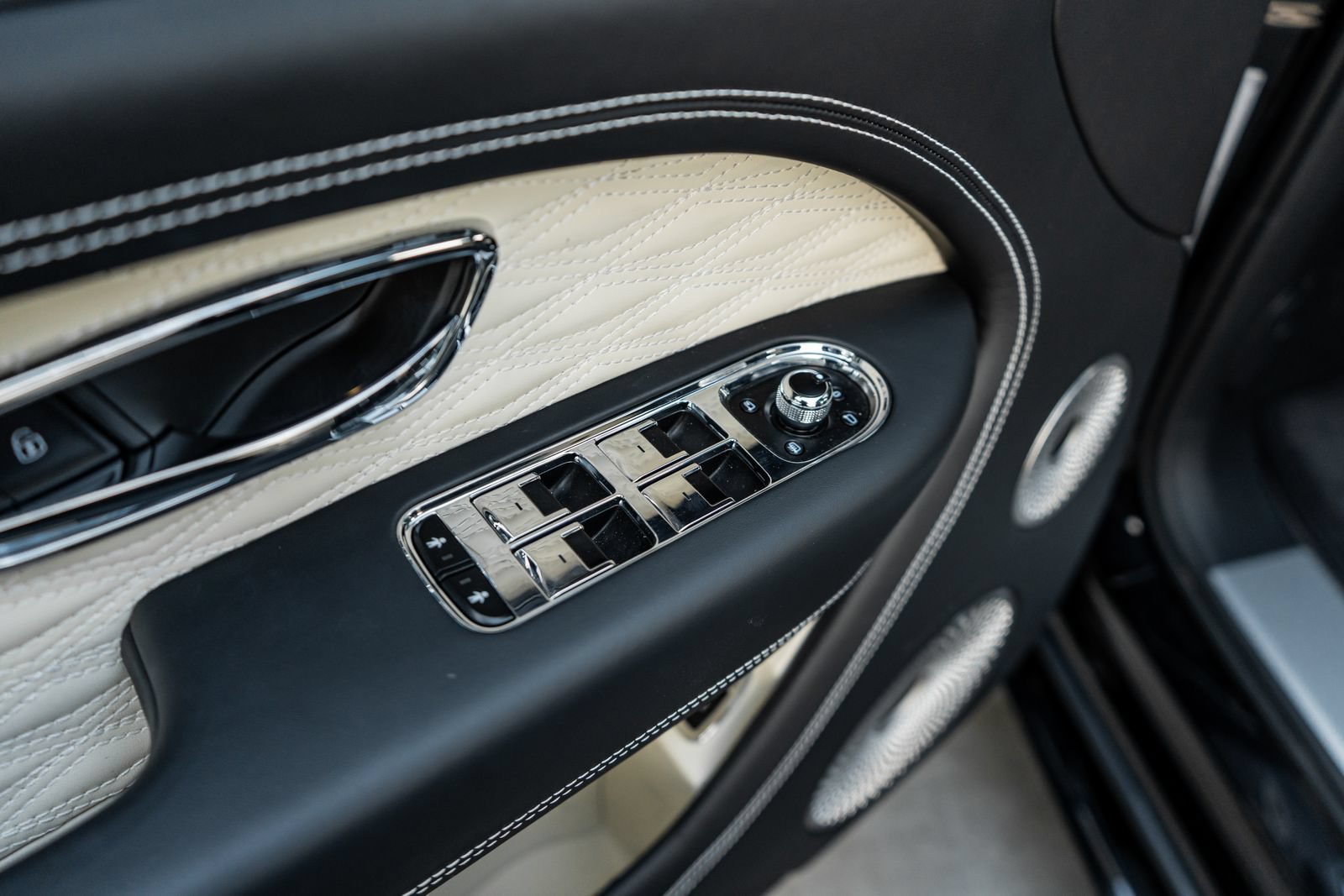 Certified 2026 Bentley Bentayga Speed AWD/4WD image 25
