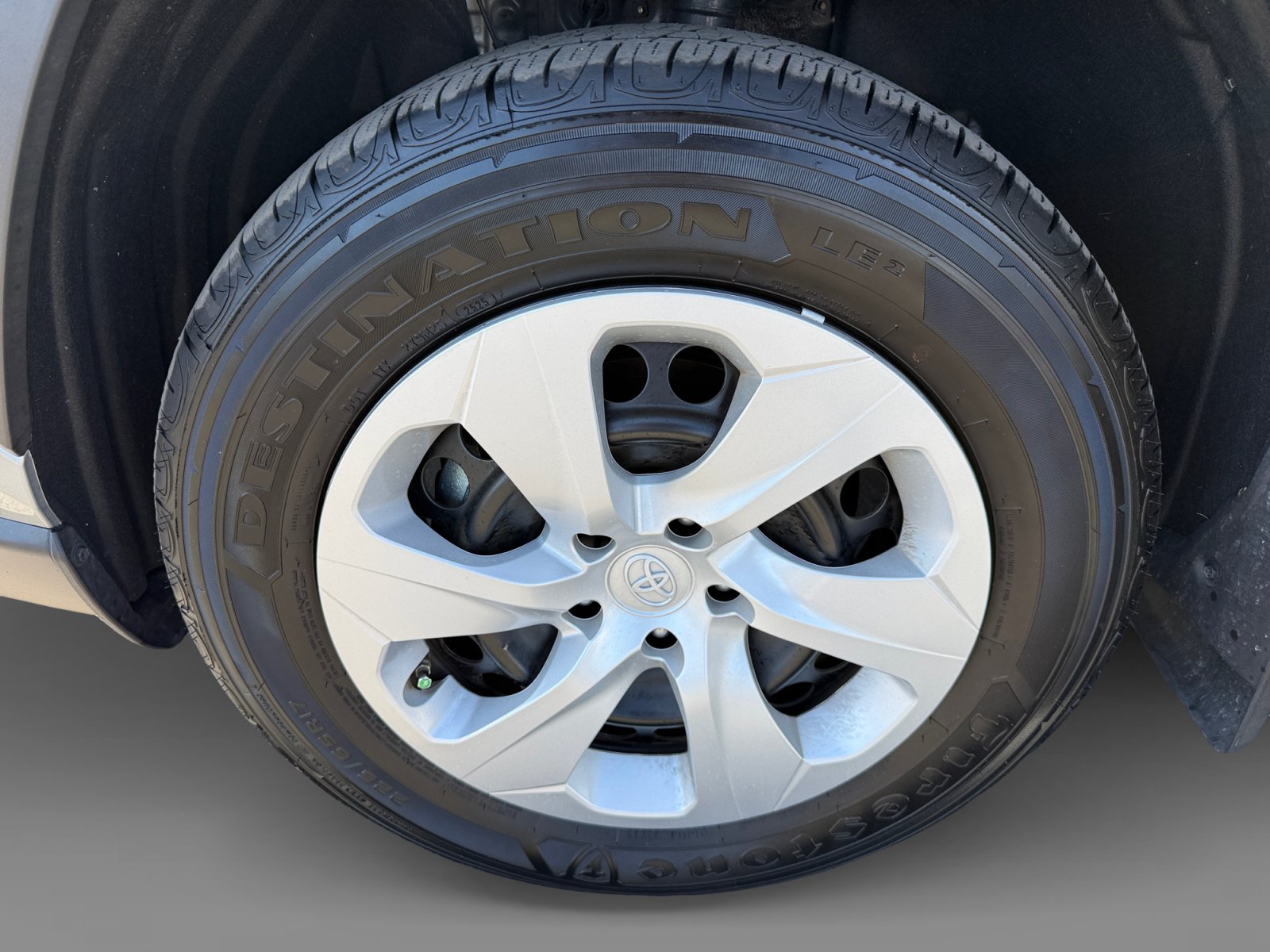 Used 2025 Toyota RAV4 LE AWD/4WD image 9