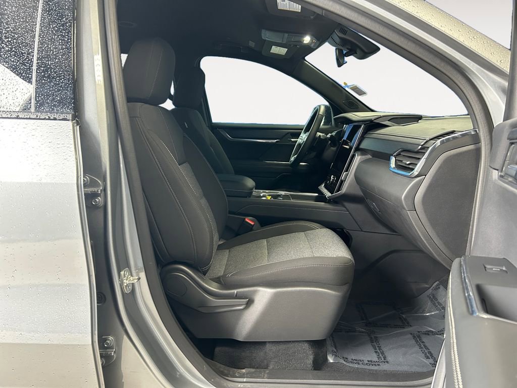 Used 2025 GMC Acadia Elevation image 10
