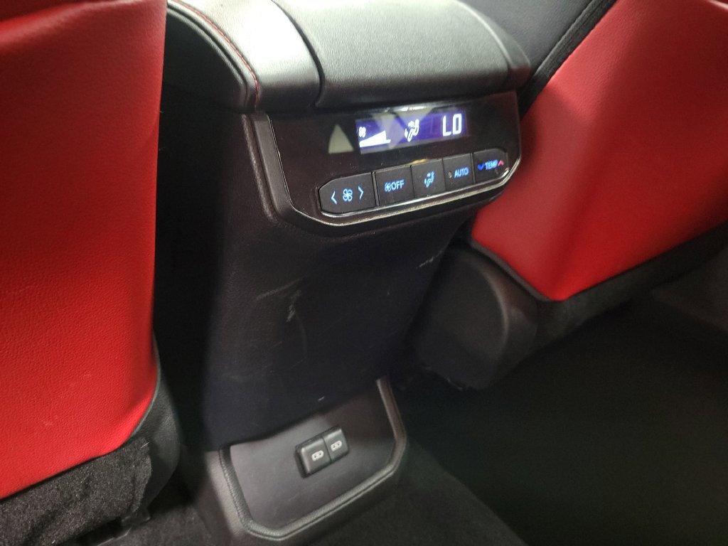 Used 2022 Toyota Highlander XSE AWD/4WD image 32