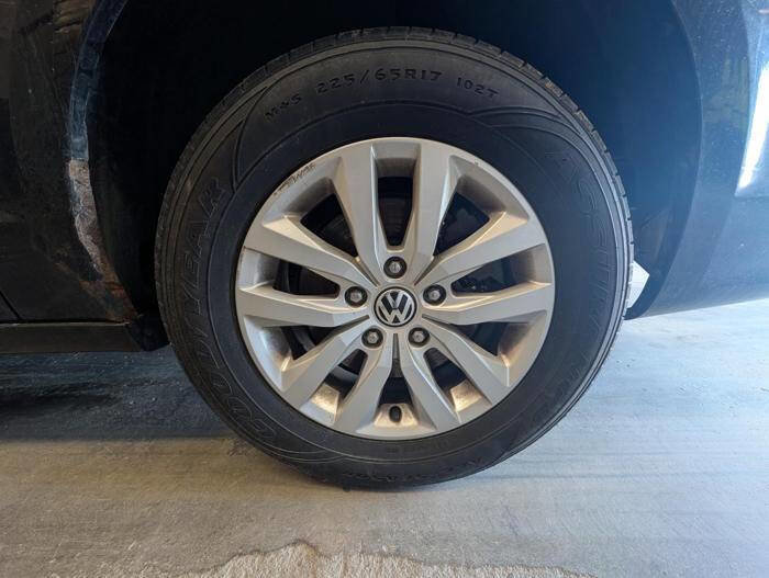 Used 2013 Volkswagen Routan SE FWD image 14