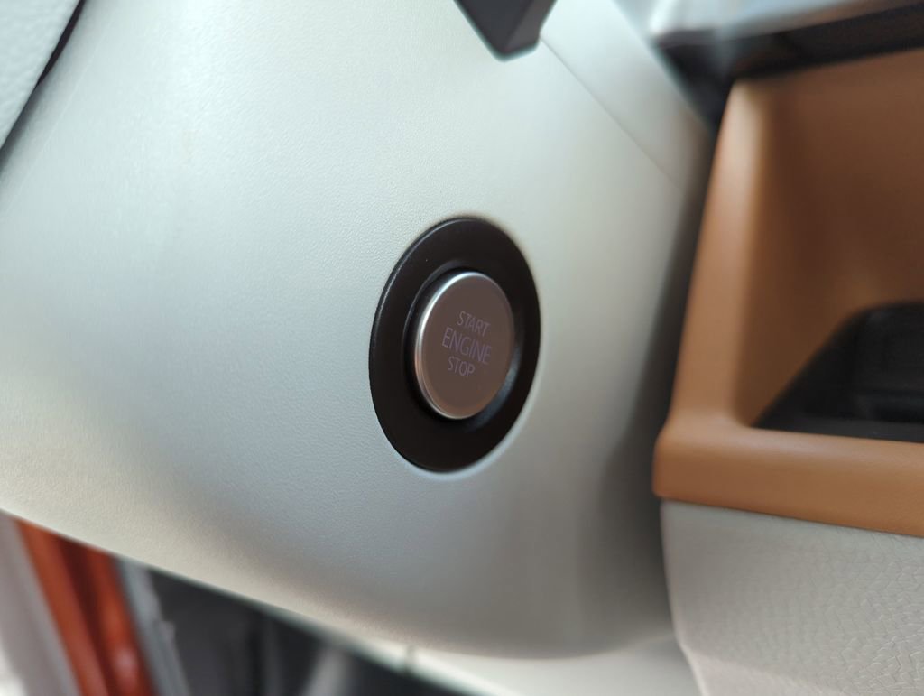 Used 2025 Volkswagen ID. Buzz Pro S Plus RWD image 39