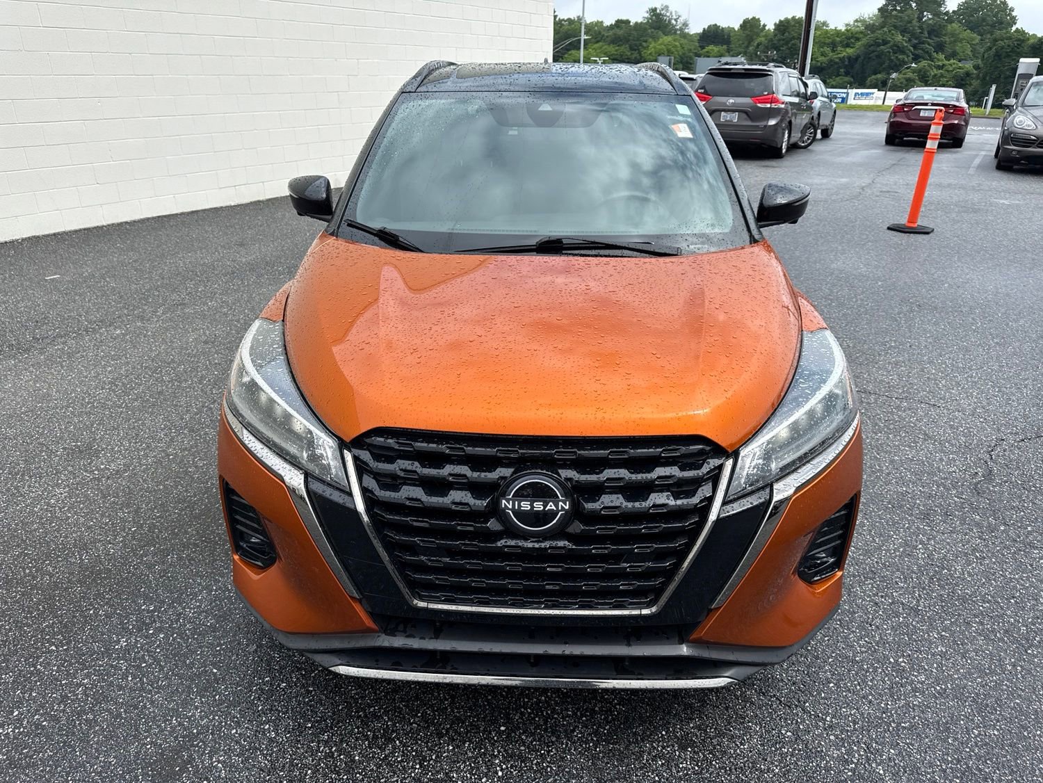 Used 2022 Nissan Kicks SR w/ Premium Package FWD image 2