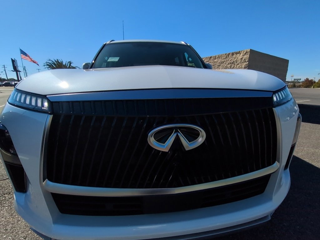 New 2026 INFINITI QX80 Luxe image 2