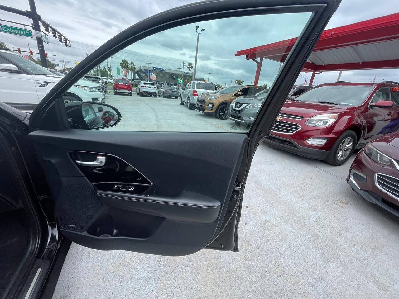 Used 2017 Kia Niro Touring FWD image 7