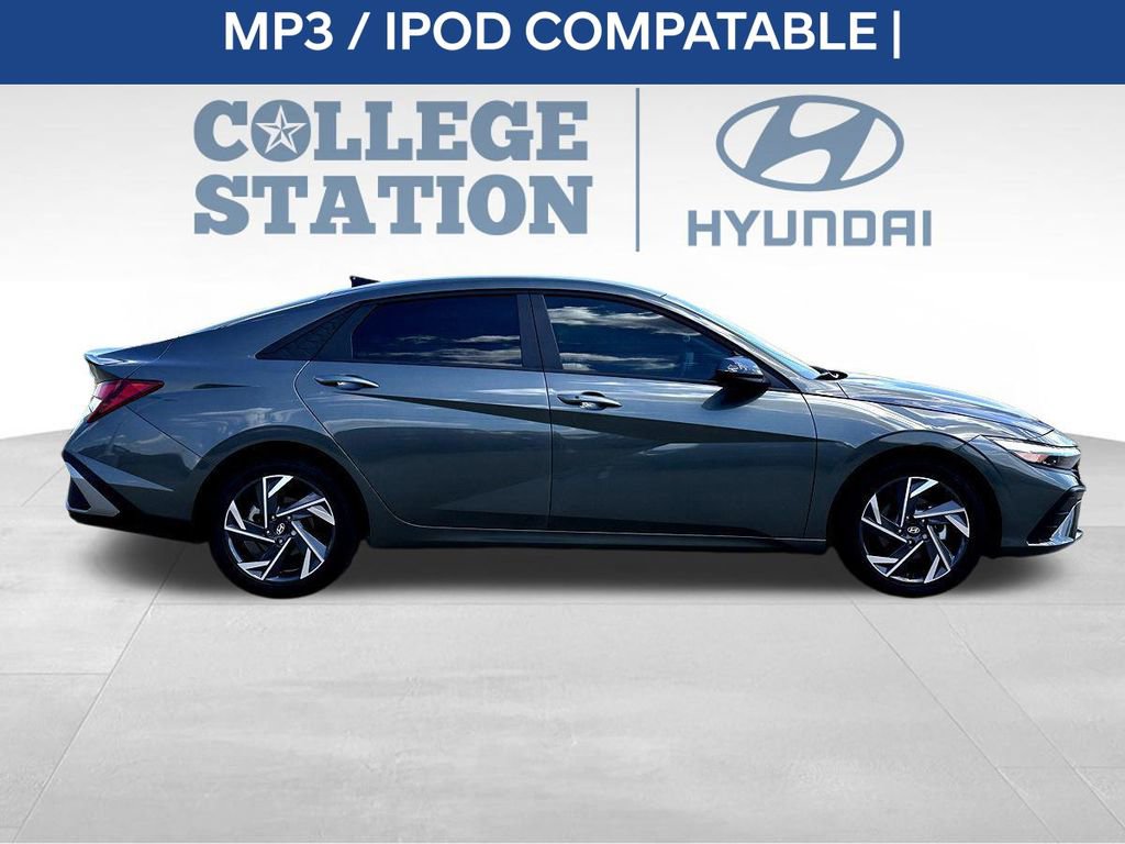 Used 2025 Hyundai Elantra Sport image 11