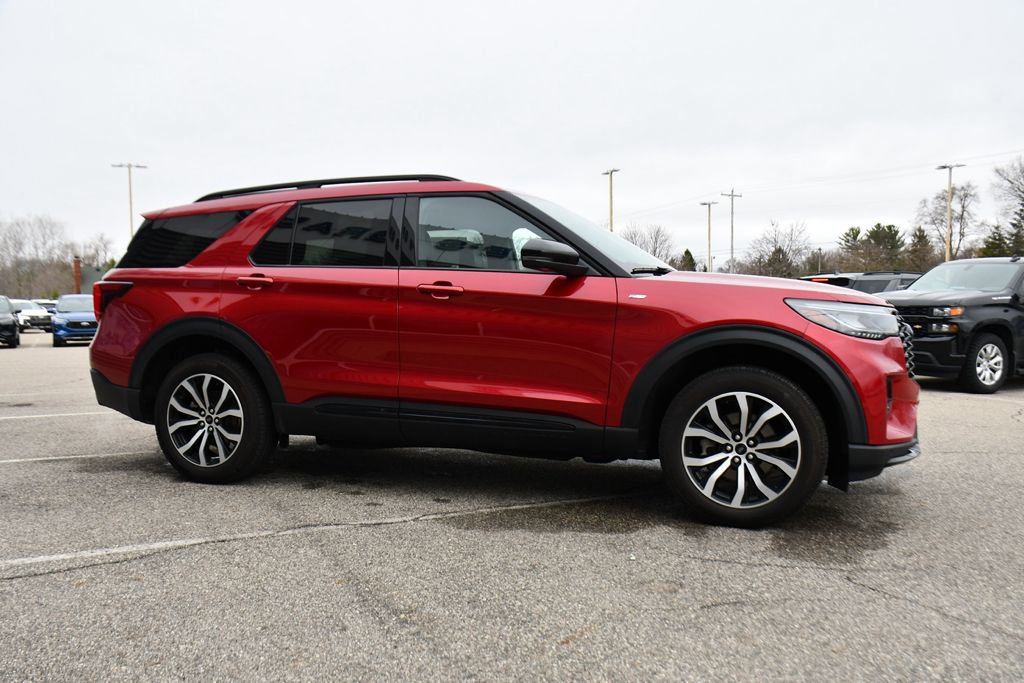 Used 2025 Ford Explorer ST-Line image 8