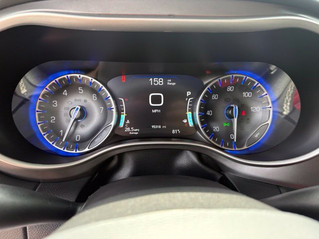 Used 2023 Chrysler Pacifica Touring-L FWD image 13