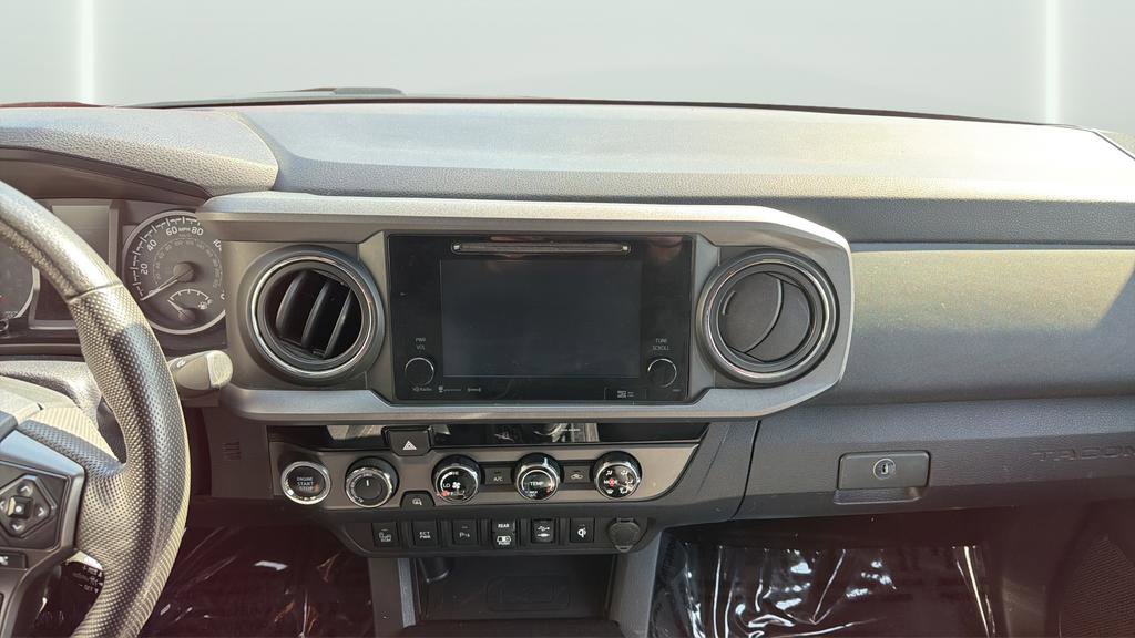 Used 2018 Toyota Tacoma TRD Off-Road w/ Technology Package AWD/4WD image 18