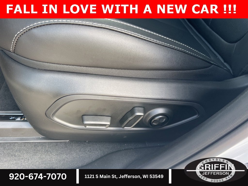 New 2025 Jeep Grand Cherokee Limited w/ Luxury Tech Group II image 18