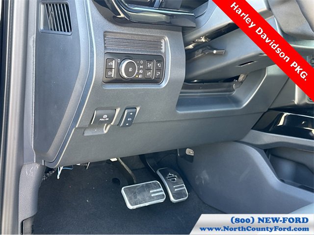 New 2026 Ford F250 Lariat w/ Black Appearance Package image 35