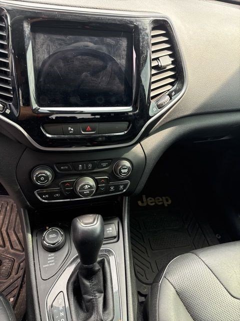 Used 2019 Jeep Cherokee Limited AWD/4WD image 16