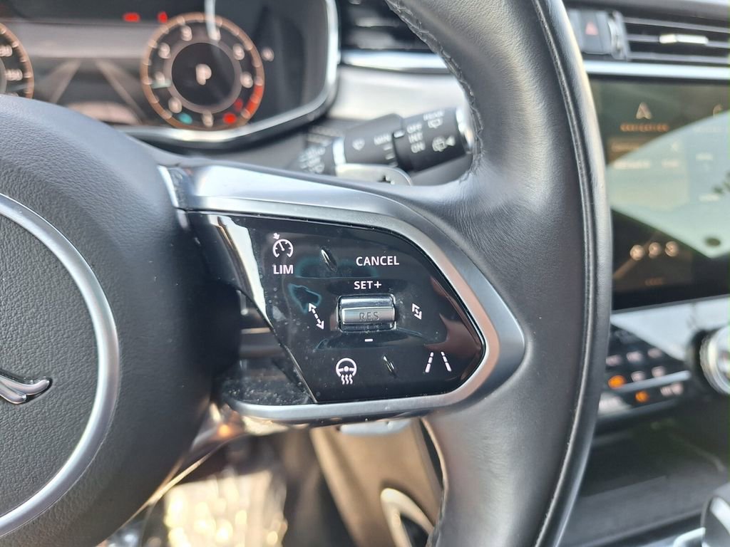 Used 2024 Jaguar F-PACE R-Dynamic S image 17