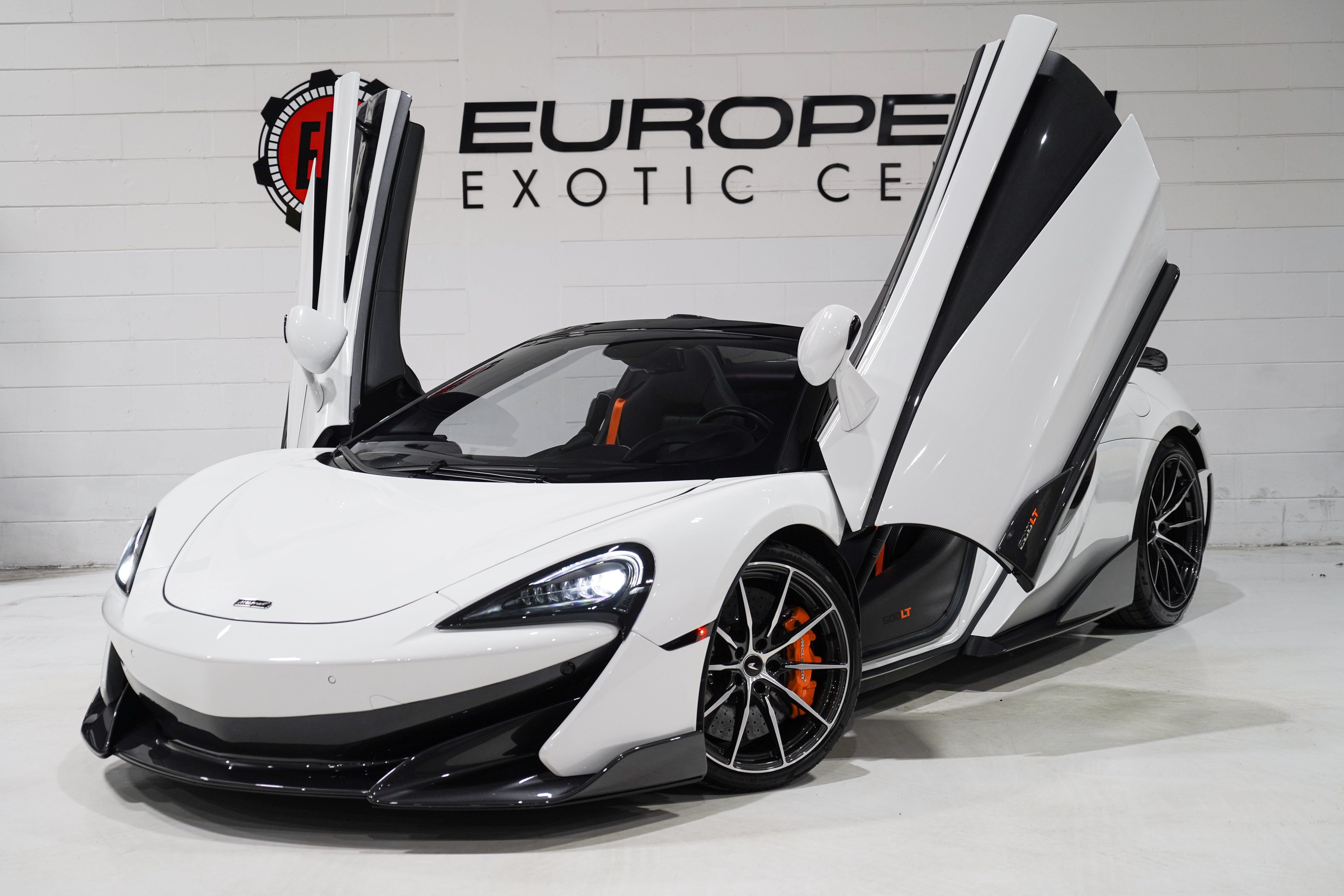 Used 2020 McLaren 600LT Spider RWD image 4