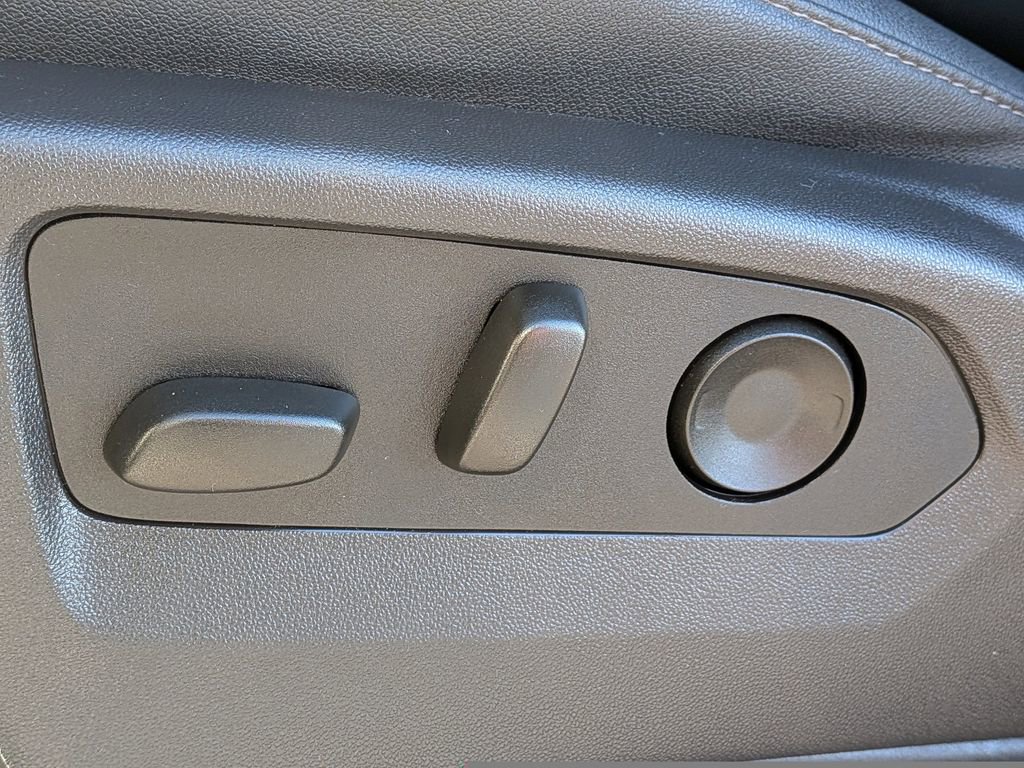 Used 2025 Chevrolet Silverado 1500 LTZ AWD/4WD image 21