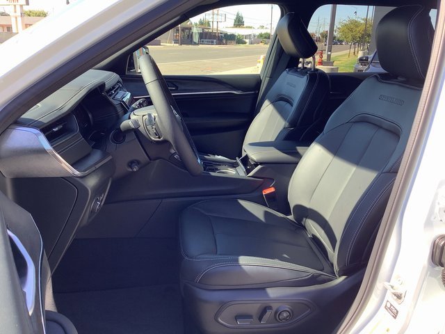 New 2025 Jeep Grand Cherokee L Overland image 8