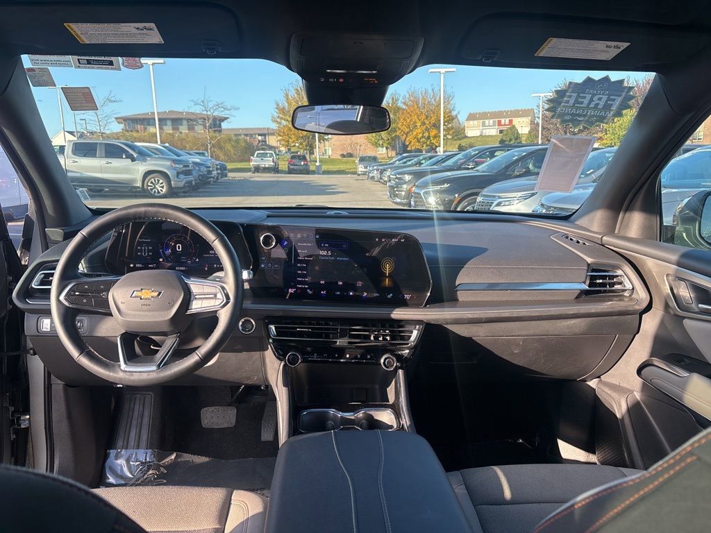 Used 2025 Chevrolet Traverse LT image 39