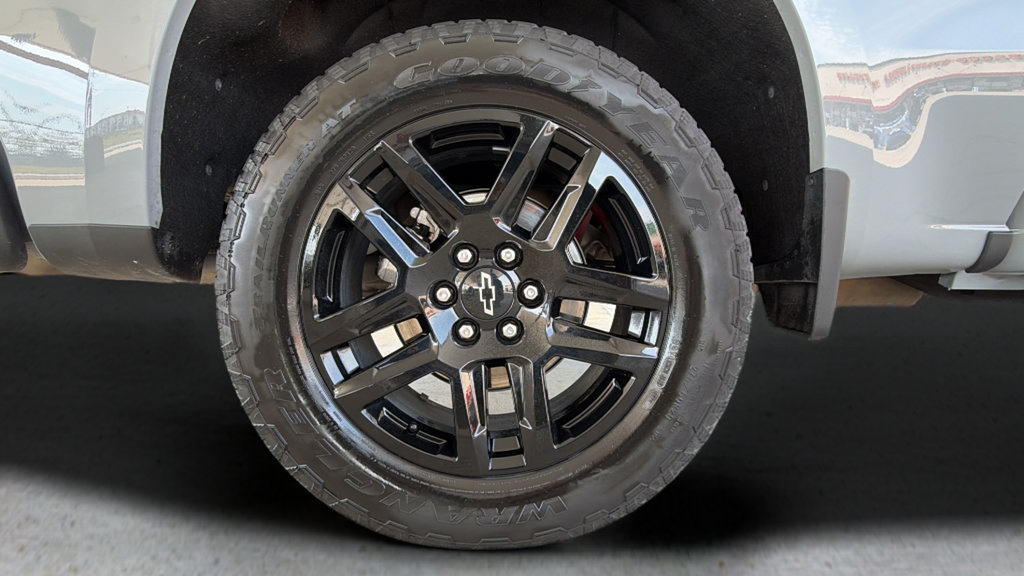 Used 2025 Chevrolet Silverado 1500 RST AWD/4WD image 24