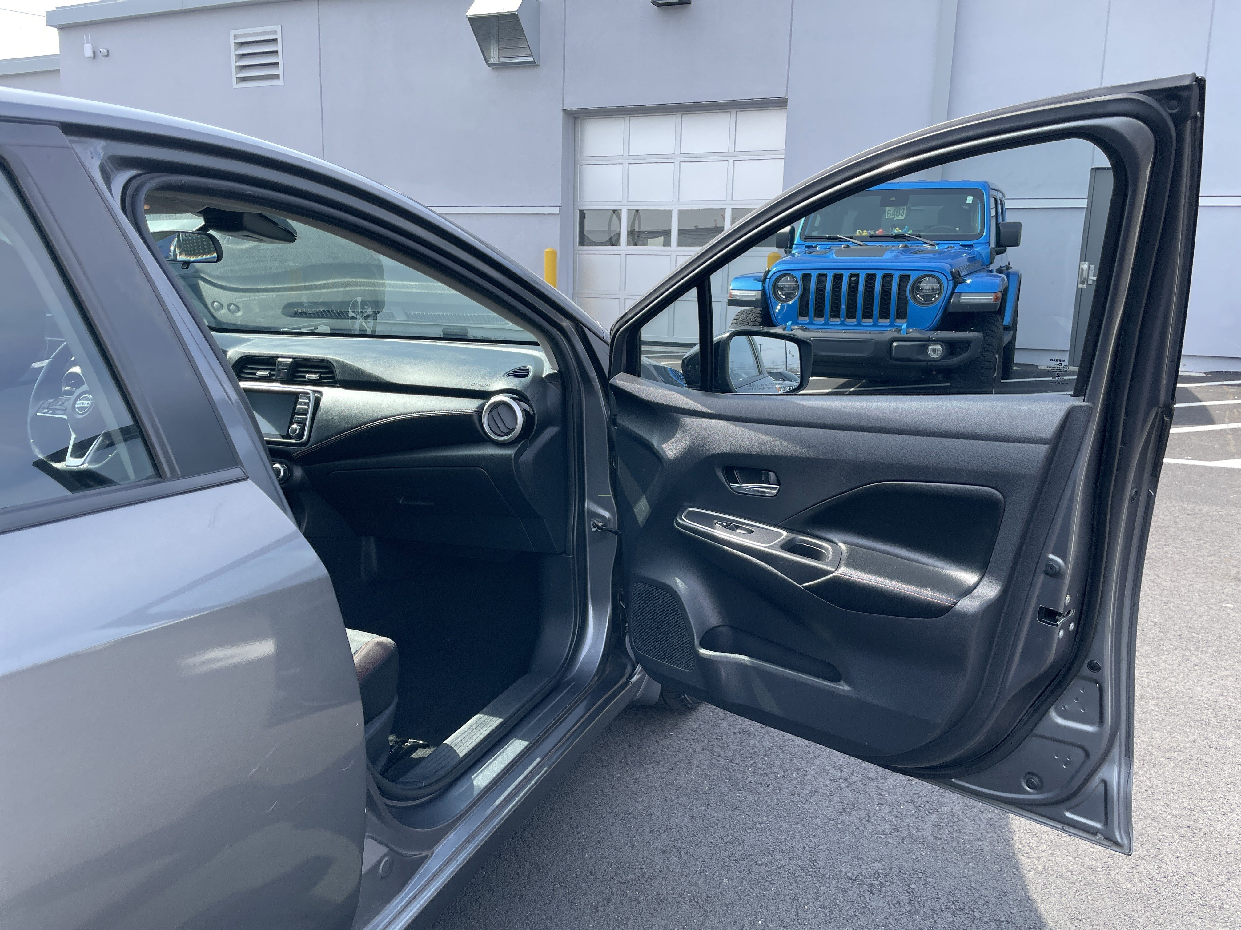 Used 2020 Nissan Versa SR image 8