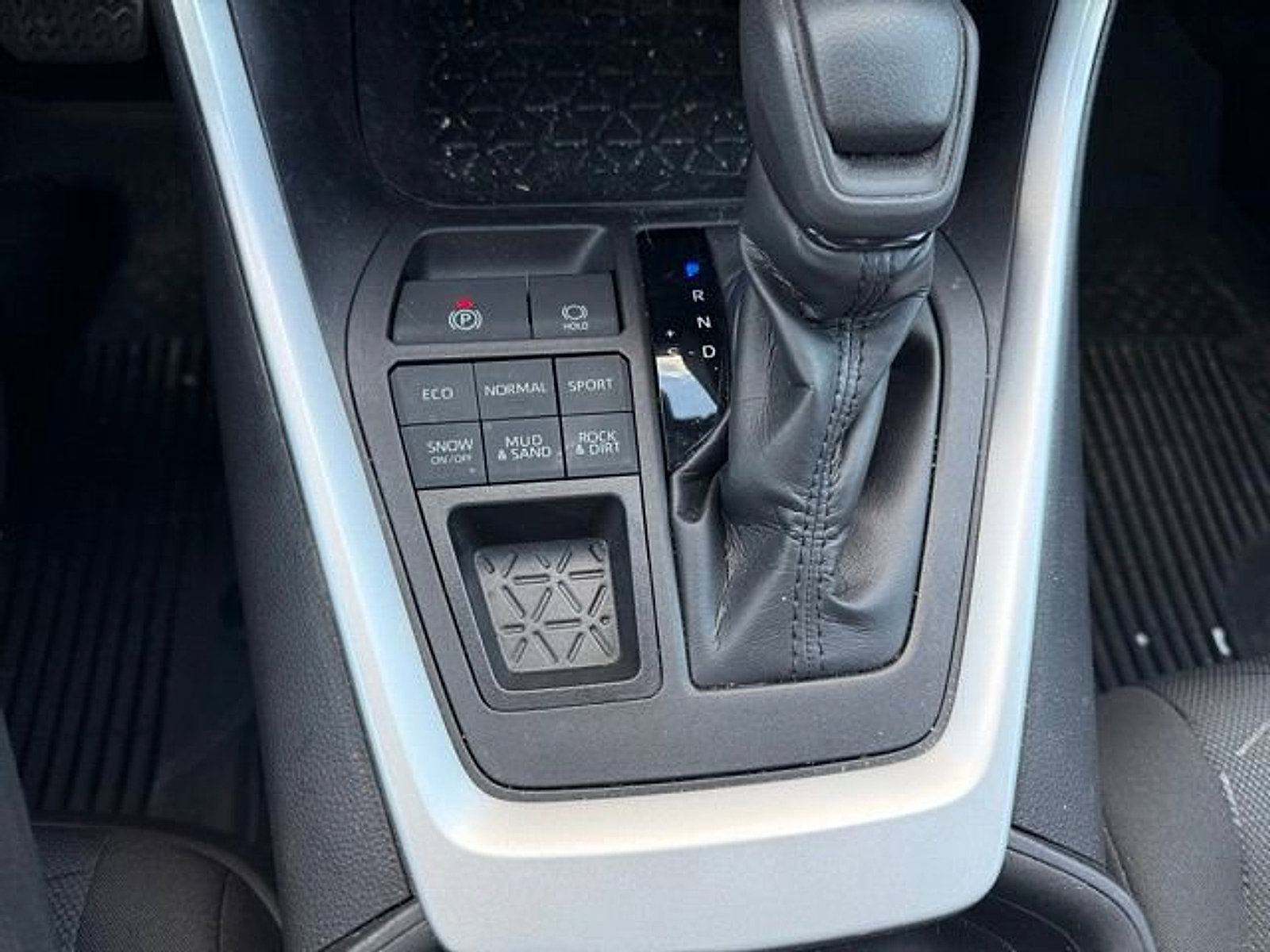 Used 2021 Toyota RAV4 XLE w/ Convenience Package AWD/4WD image 16