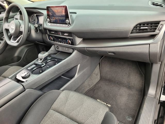 Used 2024 Nissan Rogue SV image 18