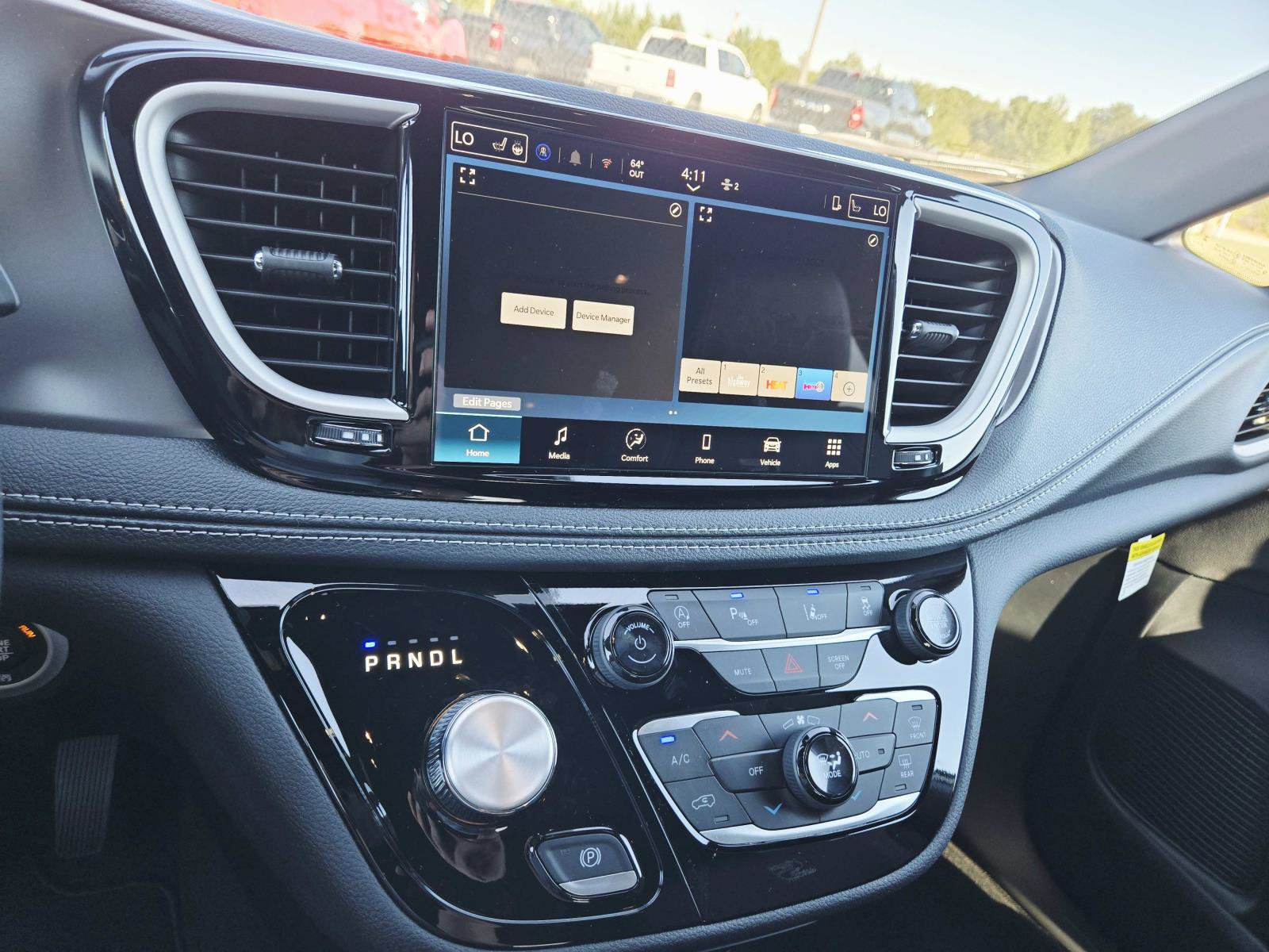 New 2026 Chrysler Pacifica Select image 22