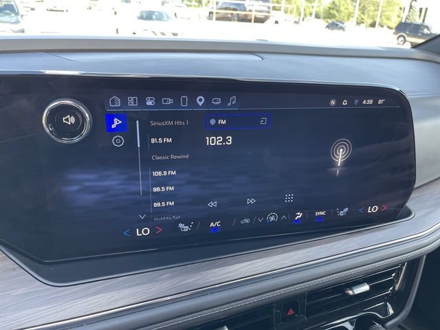Used 2025 Chevrolet Suburban Z71 AWD/4WD image 19